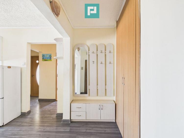 Apartament cu 3 camere decomandat în Nufărul