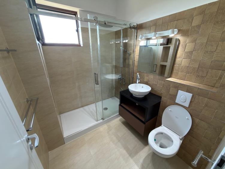 Apartament cu 3 camere decomandat, mobilat în Băneasa