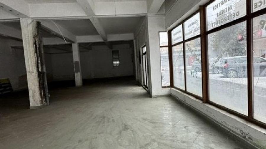 Spațiu comercial, de 200 mp, în Central