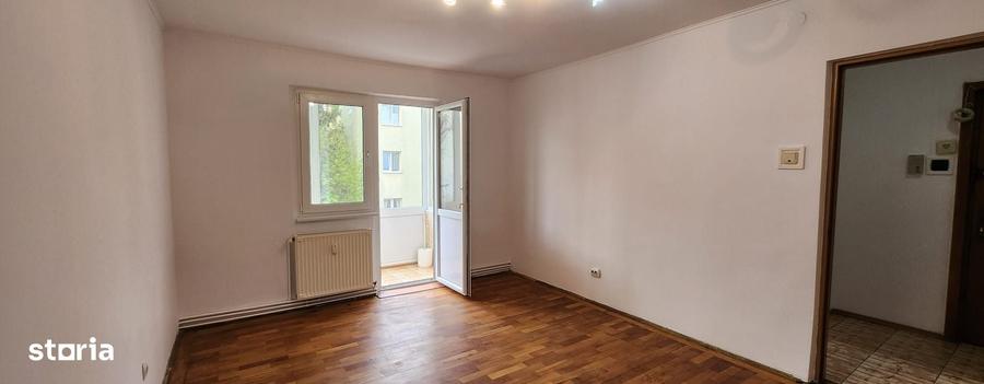 Apartament cu 2 camere semidecomandat în Centrul Civic
