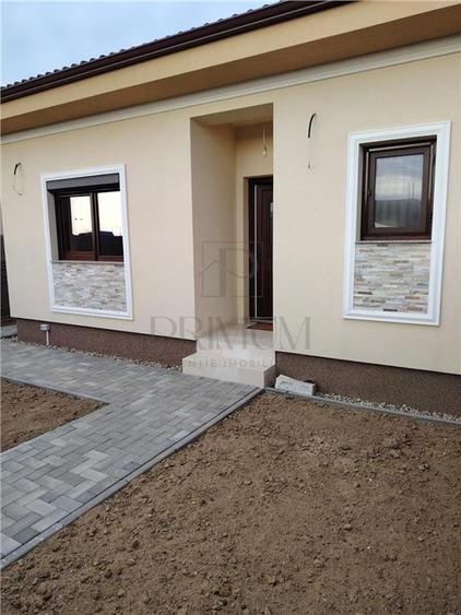 Duplex cu 3 camere cu Canalizare în Moșnița Veche