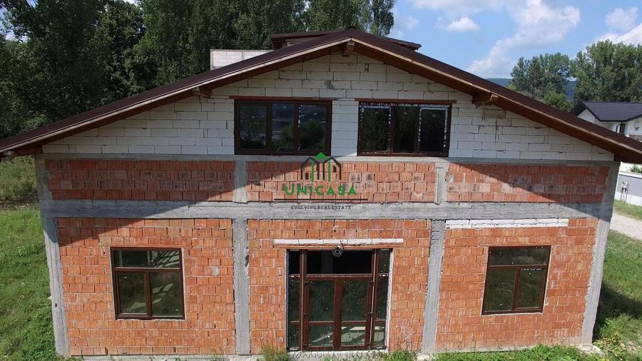Spațiu comercial, de 1,336 mp, în Bujoreni