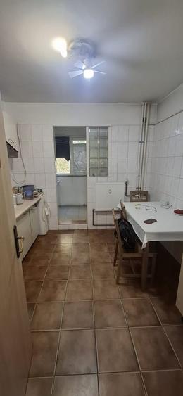 Apartament cu 3 camere semidecomandat în Crângași