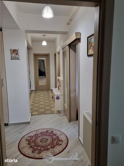 Apartament cu 3 camere decomandat în Ciurea
