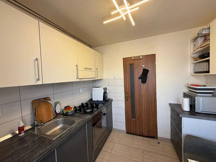 Apartament cu 3 camere semidecomandat în Ultracentral