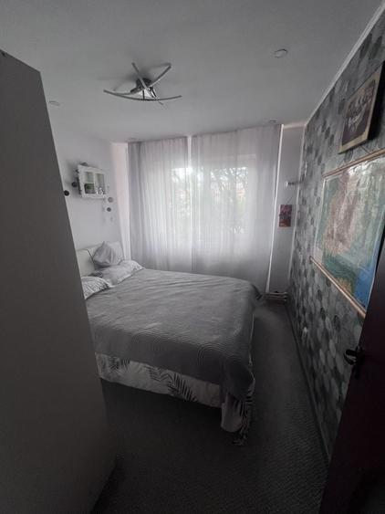 Apartament cu 3 camere decomandat în Exterior Vest