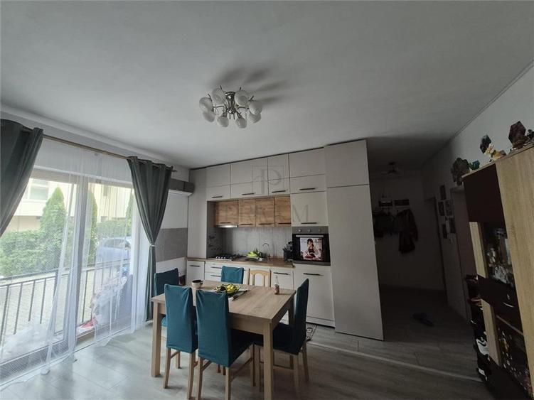Apartament cu 2 camere semidecomandat, mobilat în Giroc
