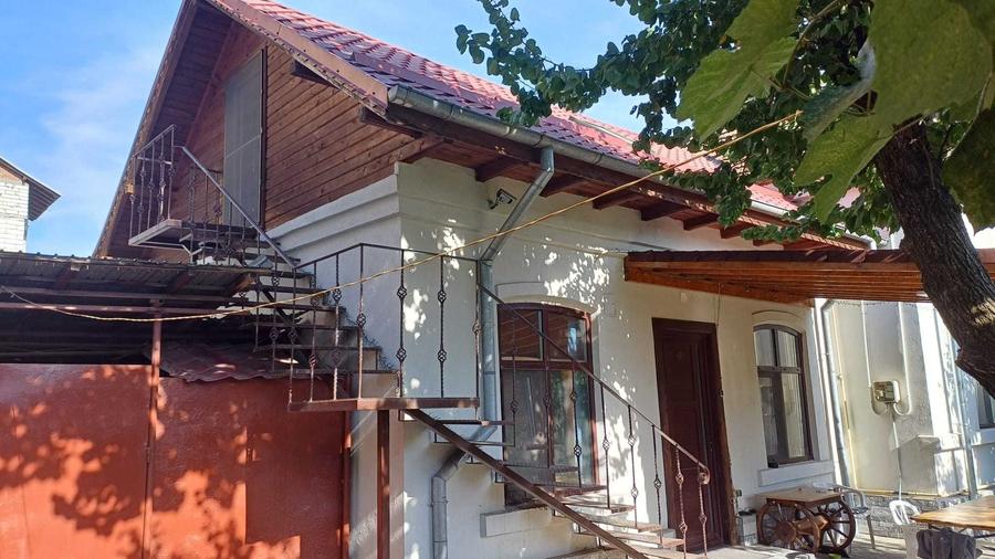 Casă cu 3 camere în Central