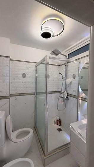 Apartament cu 5 camere decomandat în Dobroești