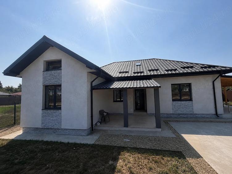 Casă cu 5 camere cu Teren 600 Mp în Poiana lui Stângă