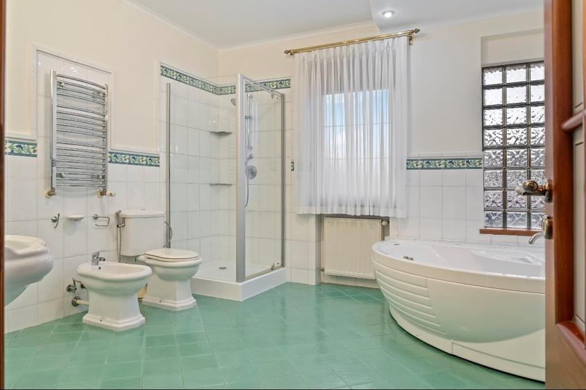 Casă individuală cu 4 camere cu Canalizare în Pipera