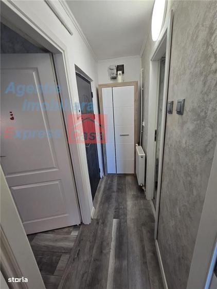 Apartament cu 2 camere decomandat în Metalurgie