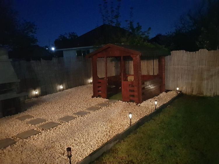 Casă individuală cu 3 camere cu Canalizare în Tunari