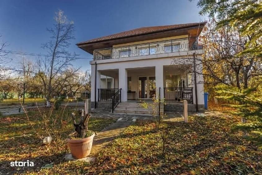Casă cu 4 camere în Central