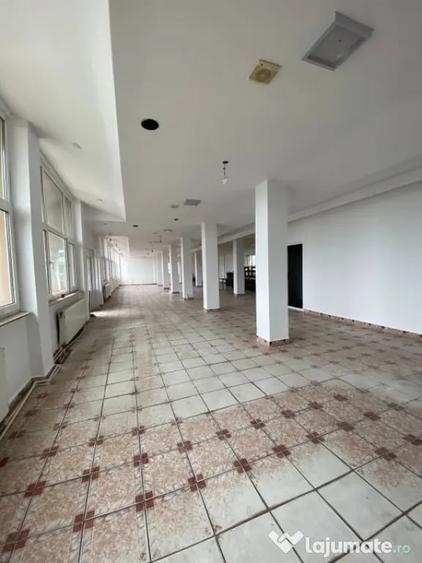 Spa?iu comercial P+1+M, 1.000 mp construiti + teren 3.000 m - 3