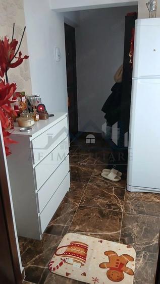 Apartament cu 2 camere semidecomandat în Filiași