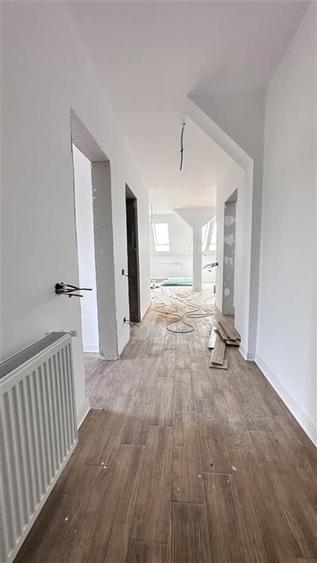 Apartament cu 3 camere decomandat în Tractorul