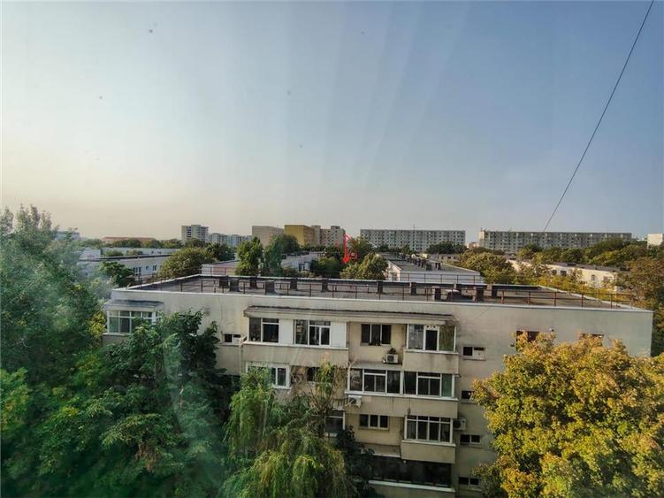 Apartament cu 3 camere semidecomandat în 1 Decembrie 1918