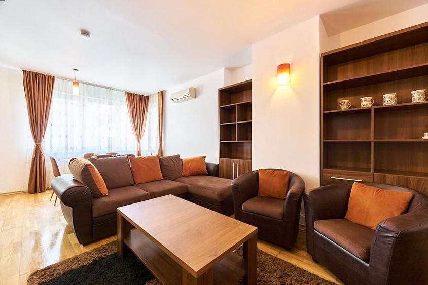 Apartament cu 3 camere, mobilat în Unirii