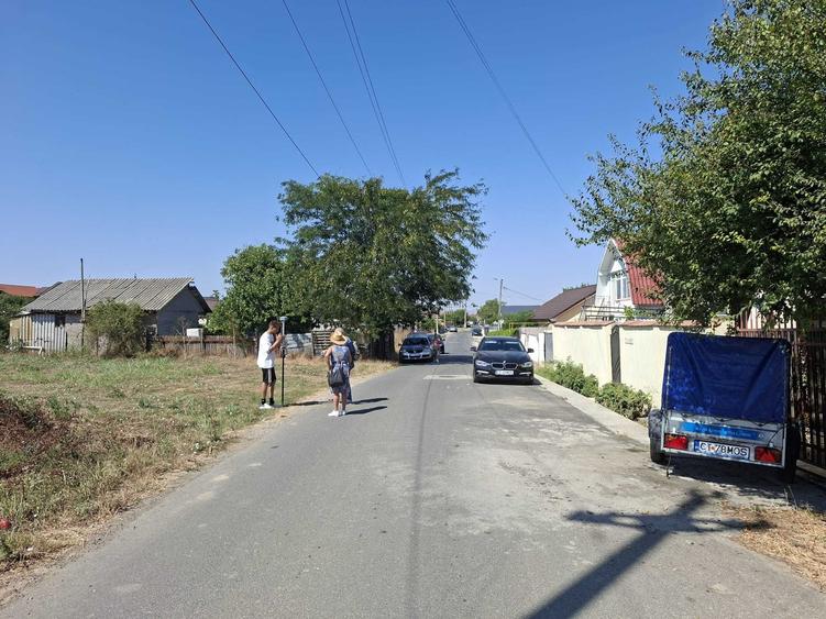 Teren intravilan 891 mp Valea lui Traian, utilitati, drum privat - 3
