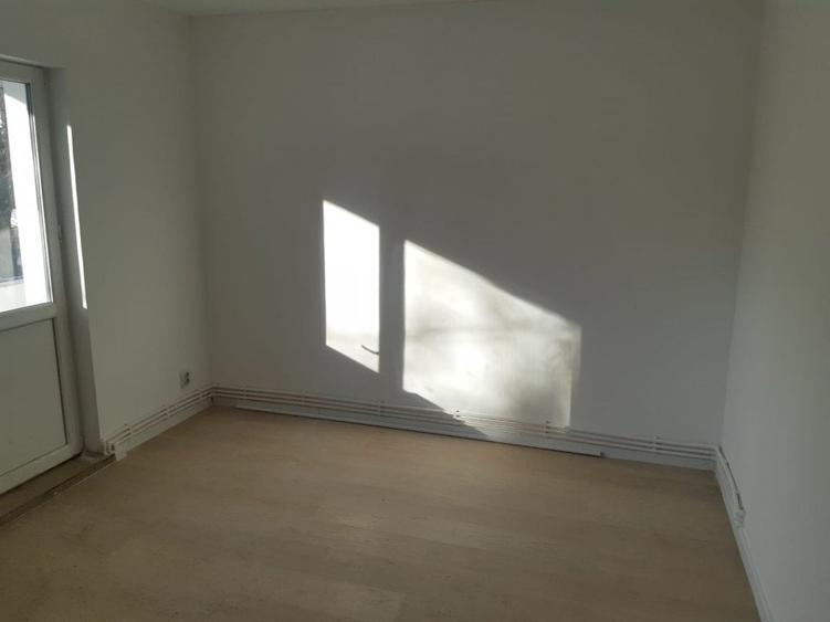 Apartament cu 2 camere, etaj 1/4, zona Tatarasi - 5
