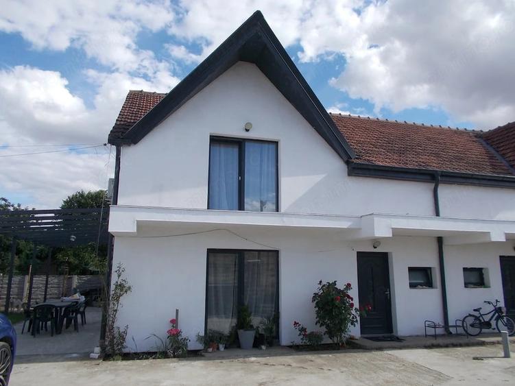 Casă cu 4 camere cu Teren 325 Mp în Parța