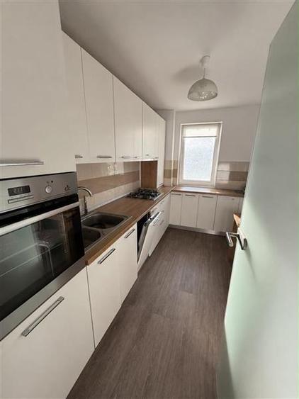 Apartament cu 2 camere decomandat în Tractorul