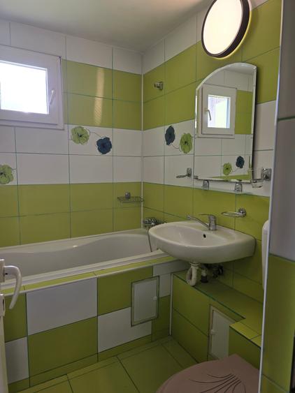 Apartament cu 4 camere decomandat, mobilat în Rahova
