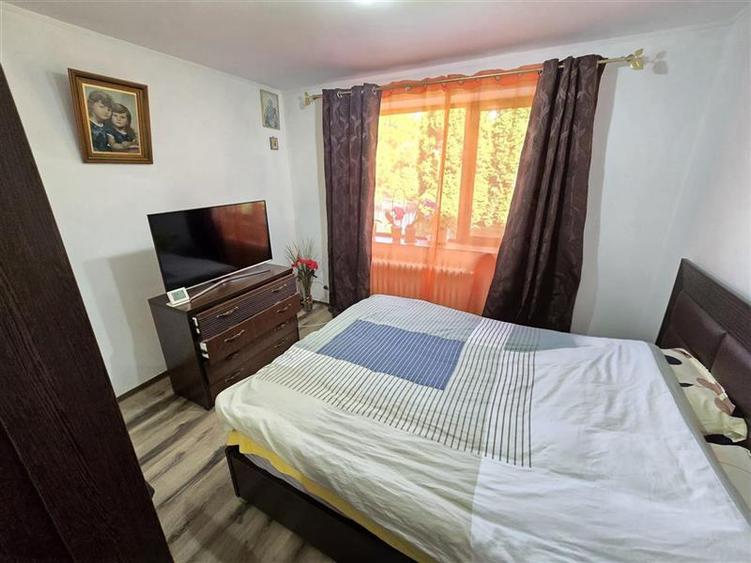 Apartament cu 5 camere decomandat, mobilat în Cug