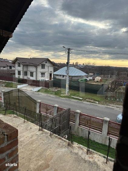 Casă cu 4 camere în Perșinari