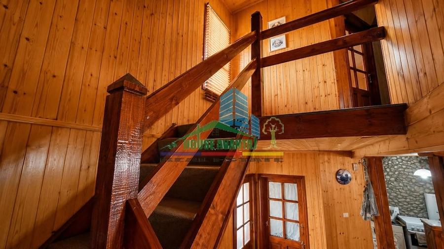 Casă cu 4 camere cu Teren 458 Mp în Lepșa