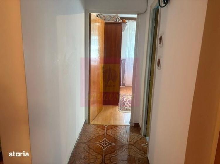 Apartament cu 3 camere decomandat în Drumul Sării