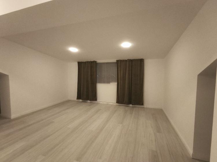 Casă cu 4 camere cu Teren 70 Mp în Odăi