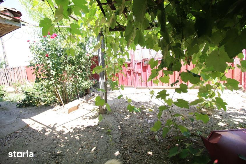 Casă cu 3 camere cu Teren 999 Mp în Siret