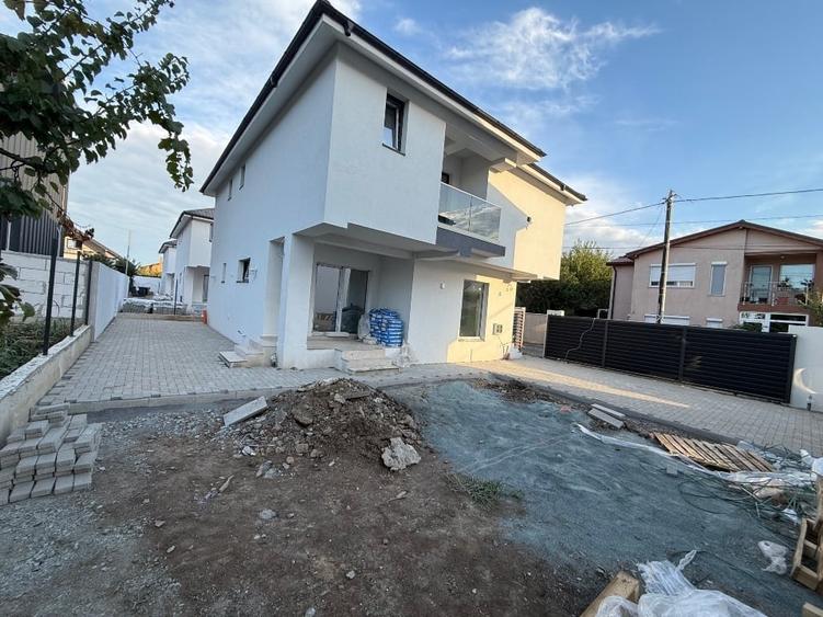 Casă individuală cu 4 camere cu Teren 265 Mp în Valu lui Traian