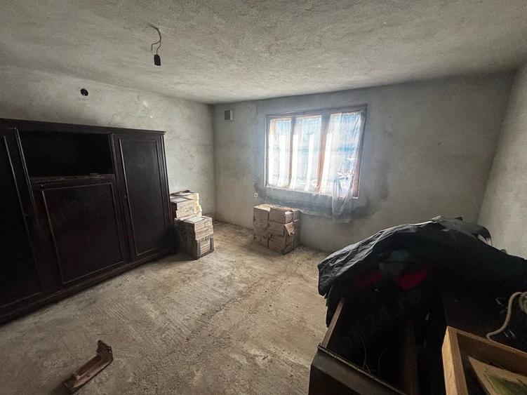 Casă cu 3 camere cu Teren 12527 Mp în Vitomirești
