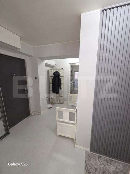 Apartament cu 3 camere decomandat, mobilat în Micro 12