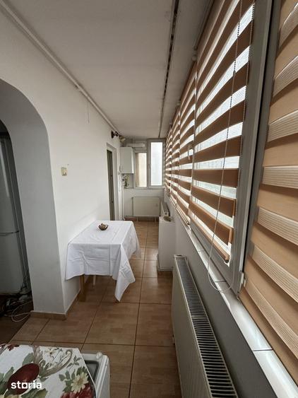 Apartament cu 2 camere decomandat în Tractorul