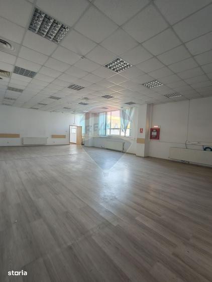 Spațiu comercial, de 2,100 mp, în Central