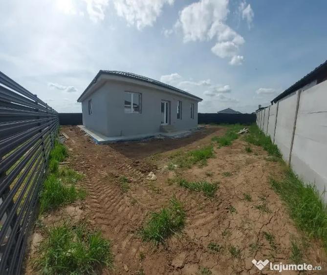 Casă cu 4 camere cu Teren 400 Mp în Vârteju