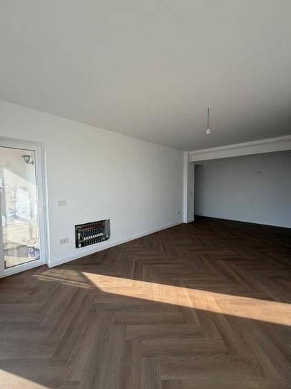 Apartament cu 3 camere decomandat în Est