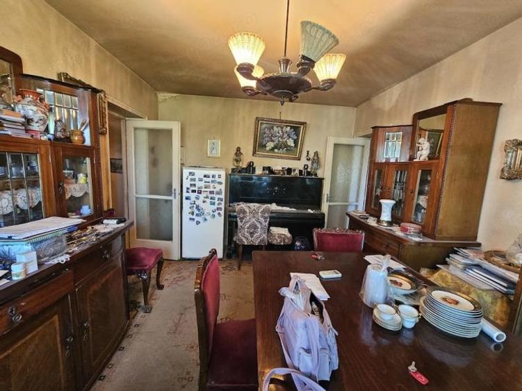 Apartament cu 3 camere semidecomandat în Basarabia