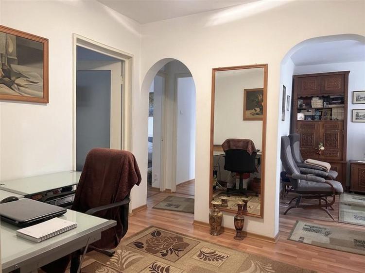 Apartament cu 3 camere decomandat, mobilat în Aeroport