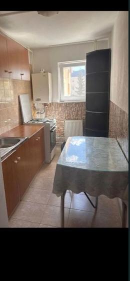 Apartament cu 2 camere decomandat în Tractorul