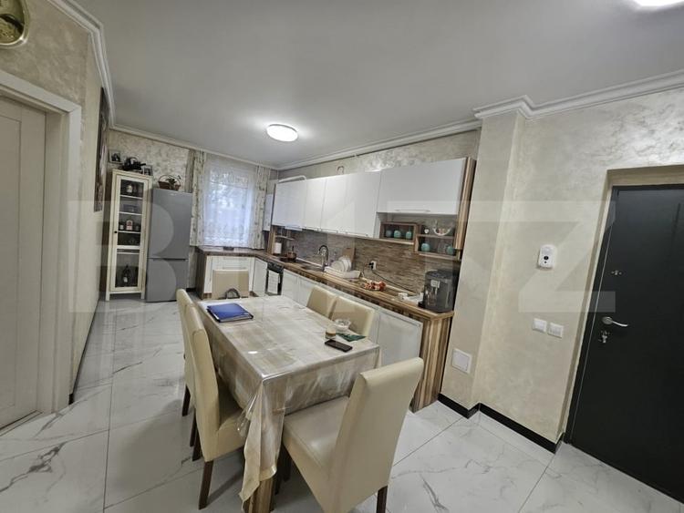 Apartament cu 3 camere decomandat, mobilat în Florești