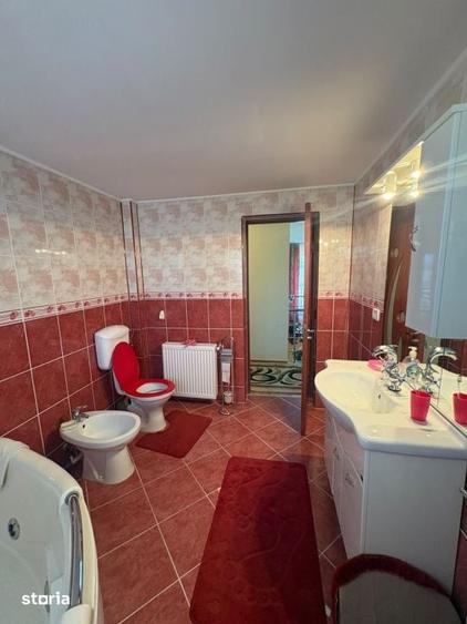 Casă cu 6 camere cu Teren 2000 Mp în Mocira