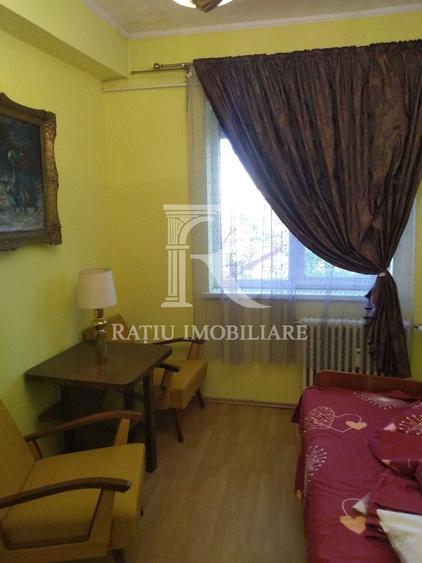 Apartament cu 2 camere semidecomandat, mobilat în Centru Civic