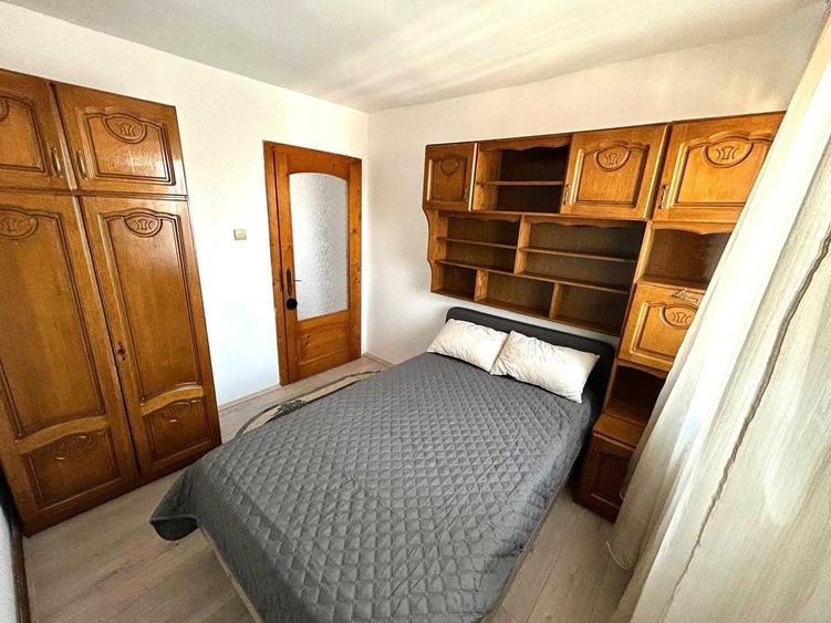 Apartament cu 3 camere semidecomandat în Cetate