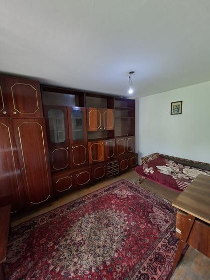 Garsonieră decomandată în Petros