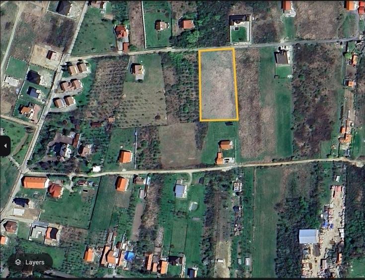 Teren de 4650 mp, în Central